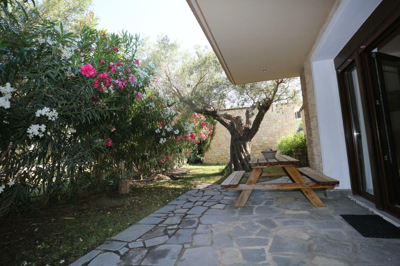 Villa Argo 3 - Beachfront, Big Gardens, Location! ペフコホリ エクステリア 写真
