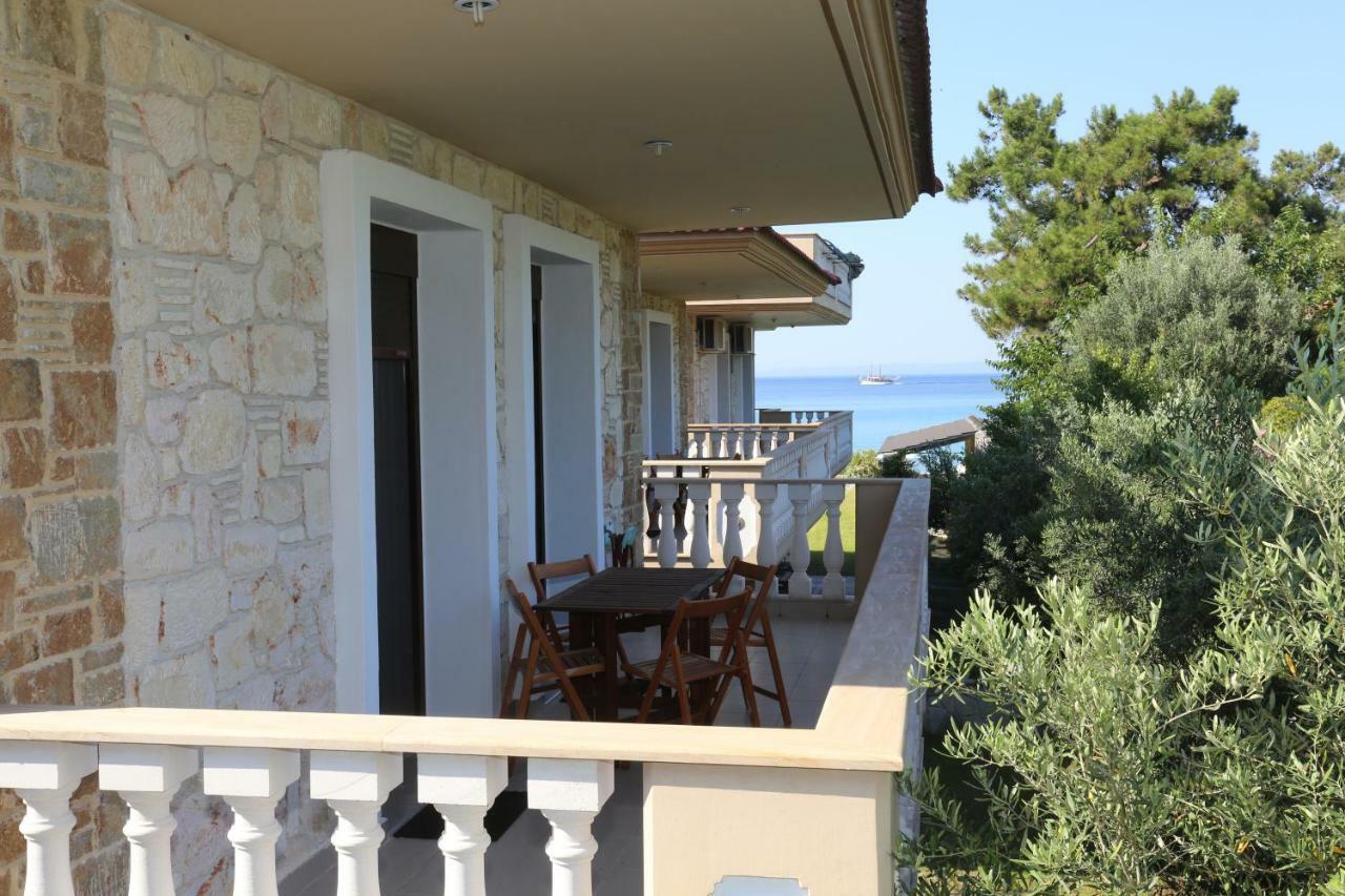Villa Argo 3 - Beachfront, Big Gardens, Location! ペフコホリ エクステリア 写真